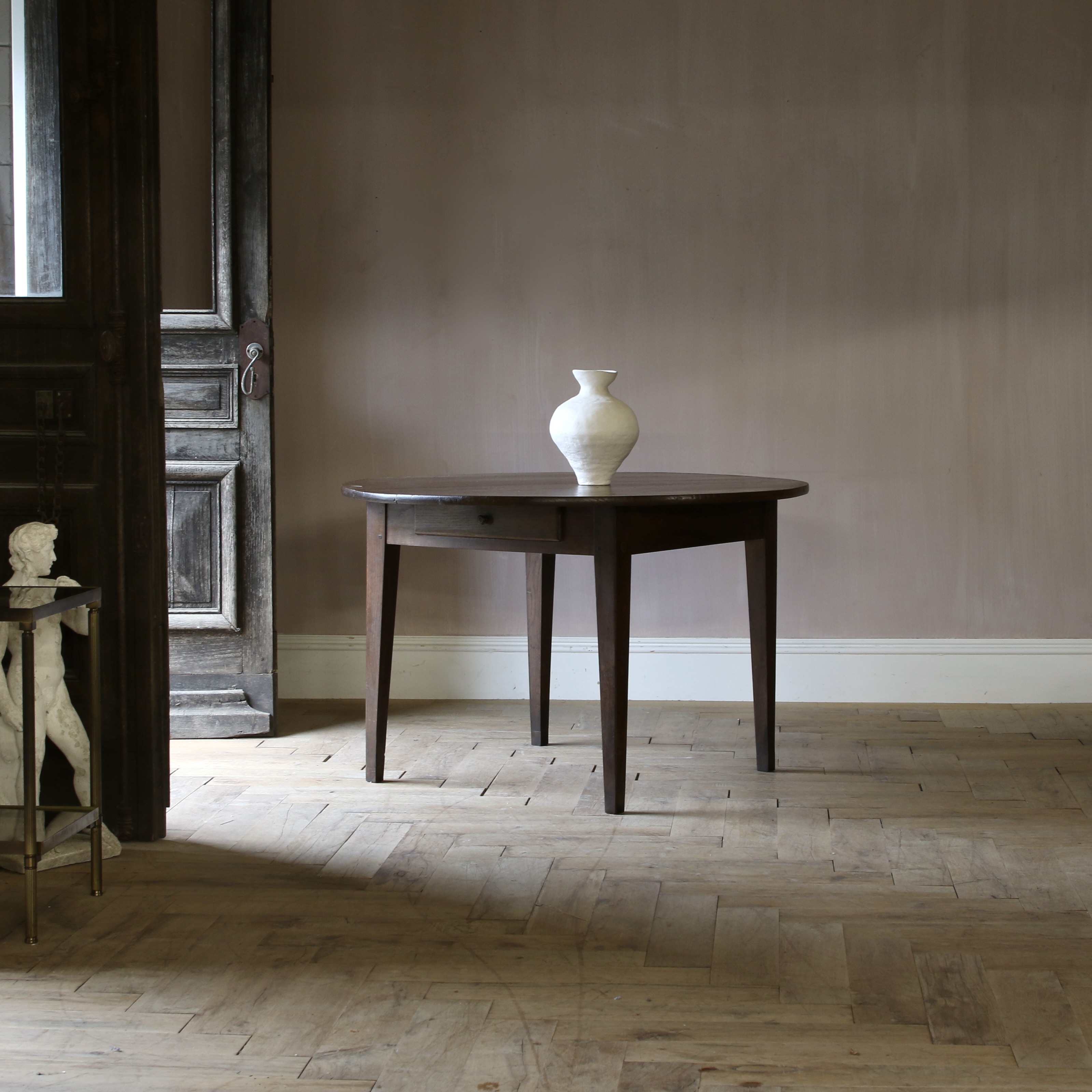 150-99 - Round Dining Table